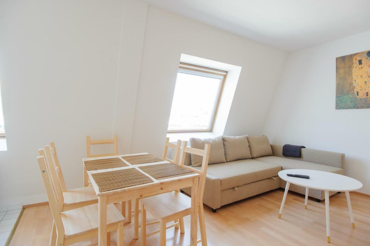 Central Living Apartments - Rathaus Виена Екстериор снимка