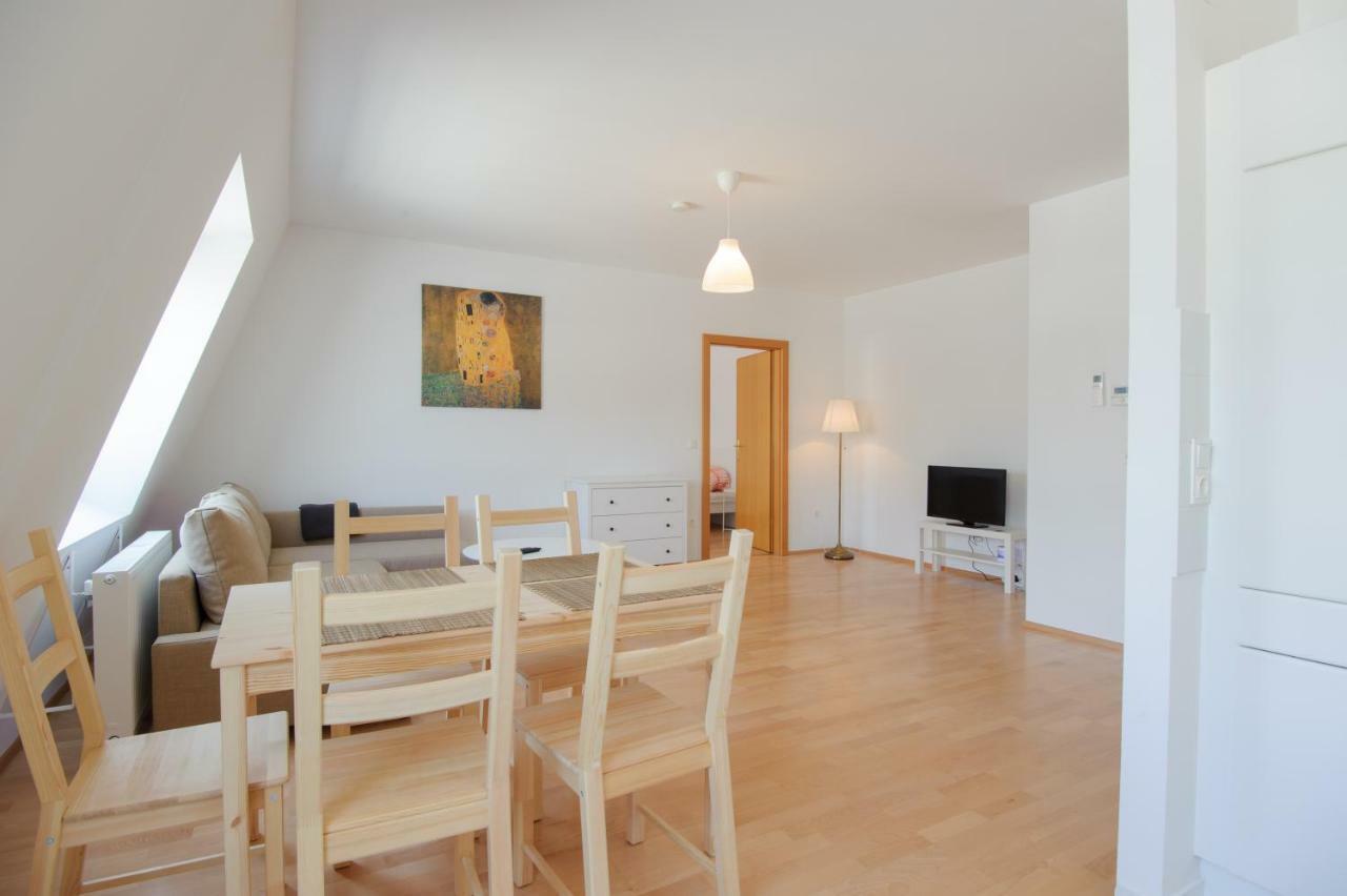 Central Living Apartments - Rathaus Виена Екстериор снимка